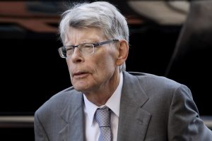 Ο Στίβεν Κινγκ βρήκε ευκαιρία με την κόντρα Έλον Μασκ – Ντόναλντ Τραμπ
