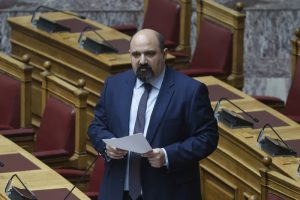 Υπόθεση Τεμπών: Υπό παραίτηση ο Υφ. Πολιτικής Προστασίας, Χ. Τριαντόπουλος