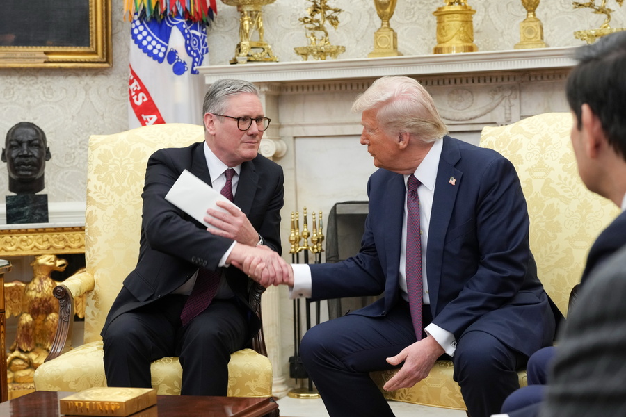 Τηλεφωνική επικοινωνία Τραμπ – Στάρμερ για τον πόλεμο στην Ουκρανία