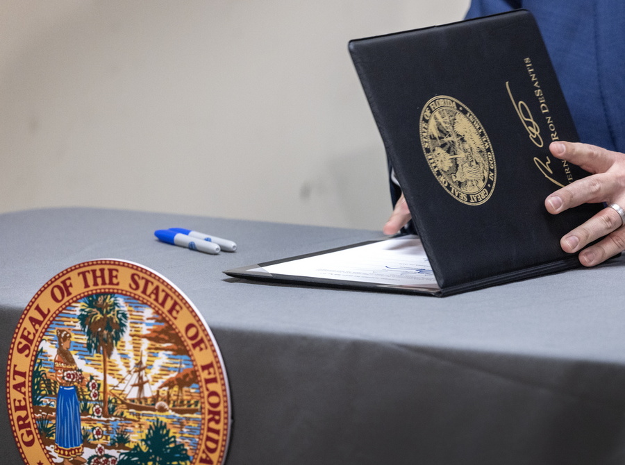 Υπόθεση Έπσταϊν: Δημοκρατικοί και Ρεπουμπλικανοί διατάσσουν την κυβέρνηση Τραμπ να δημοσιοποιήσει τα αρχεία