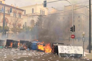 Συλλαλητήριο Σύνταγμα: Πέντε τραυματίες διακομίστηκαν σε νοσοκομεία με ασθενοφόρα του ΕΚΑΒ