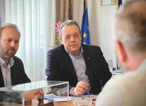 Φάμελλος: Τα 10+2 μέτρα του ΣΥΡΙΖΑ για τη Σαντορίνη, τα πληττόμενα νησιά και τη νησιωτικότητα