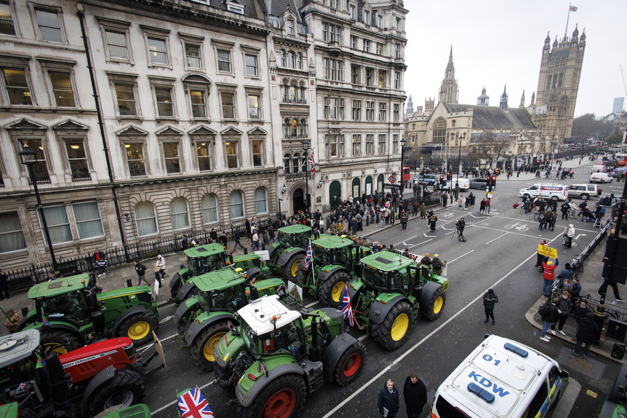 Farmers protest against inheritance tax changes in London