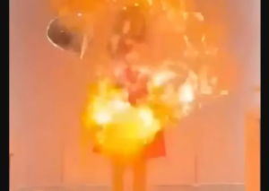 Βίντεο-σοκ: 33χρονη τυλίχθηκε στις φλόγες ενώ κρατούσε την τούρτα γενεθλίων της