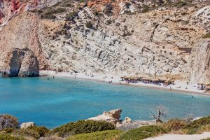Ξένη τουρίστρια καλημερίζει τους Έλληνες στα νησιά για να δει πώς αντιδρούν, vid