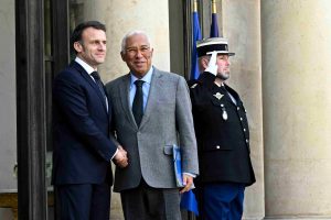 Μακρόν: «Επιθυμούμε ισχυρή και διαρκή ειρήνη στην Ουκρανία» – «Η Ρωσία θα πρέπει να τερματίσει την επίθεσή της»