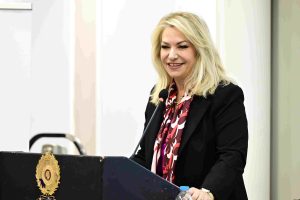 Άννα Μάνη: Η κυβέρνηση αξιοποιεί κάθε διαθέσιμο χρηματοδοτικό εργαλείο για τις επιχειρήσεις της Θεσσαλίας