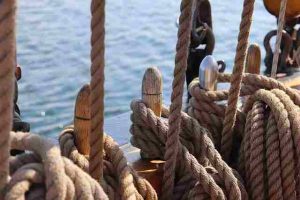 IMB: Μάστιγα για τη ναυτιλία η πειρατεία και το 2024 – Αυξήθηκε η ομηρία των ναυτικών