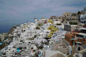 Ήχησε το 112 στη Σαντορίνη για τον κίνδυνο κατολισθήσεων – Οι περιοχές που απαγορεύεται η πρόσβαση