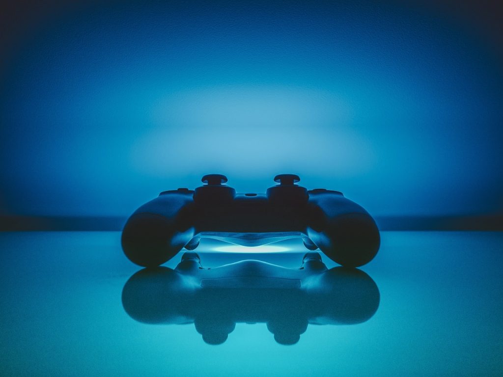78χρονη γιαγιά -gamer ζήλεψε τον εγγονό της και παίζει φανατικά Fortnite εδώ και 9 χρόνια, vid