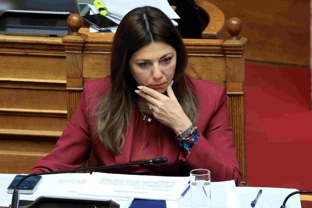 Σ. Ζαχαράκη για τον θάνατο της 13χρονης σε σχολείο στον Πειραιά: “Όταν χάνεται ένα παιδί, τα λόγια γίνονται φτωχά”