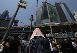 Ταϊλάνδη: Τρομακτικό ΒΙΝΤΕΟ με ουρανοξύστη να ταλαντεύεται