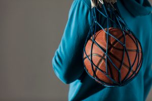 Απέλυσαν προπονητή επειδή τράβηξε τα μαλλιά παίκτριάς του – Το ΒΙΝΤΕΟ που προκάλεσε σάλο