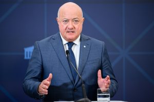 Αυστρία: Ο κεντροδεξιός Στόκερ ορκίστηκε καγκελάριος – Ηγείται της τρικομματικής κυβέρνησης συνασπισμού