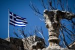 Η ΕΛΛΗΝΙΚΗ ΣΗΜΑΙΑ ΣΤΟΝ ΒΡΑΧΟ ΤΗΣ ΑΚΡΟΠΟΛΗΣ