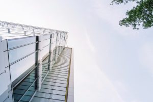 Νέο ΒΙΝΤΕΟ: Η στιγμή που χτυπούν τα 7,7 ρίχτερ πάνω σε πισίνα ουρανοξύστη