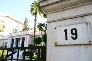 Κυβ. εκπρόσωπος: «Εξοργιστικό αυτό που συνέβη στη Σύρο – Υπάρχουν κάποιες νοσηρές μειοψηφίες»