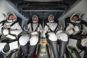 Οι φωτογραφίες πριν και μετά των δύο αστροναυτών της NASA δείχνουν τον αντίκτυπο μετά από μήνες στο Διάστημα