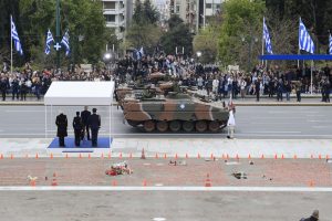Παρέλαση: Ενόχλησαν τα συνθήματα για Κύπρο και Τουρκία! Ποιοί ζητούν… κυρώσεις;