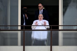 Βατικανό: O πάπας συνάντησε τους γιατρούς και το προσωπικό που τον θεράπευσε – Βίντεο