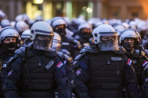 Προ της ανάφλεξης η Σερβία: Στημένες εξεγέρσεις από τη Δύση βλέπει ο φιλορώσος πρόεδρος, vid