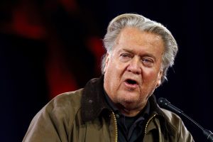 Steve Bannon: «Δουλεύουμε ώστε ο Τραμπ να είναι ξανά υποψήφιος το 2028»