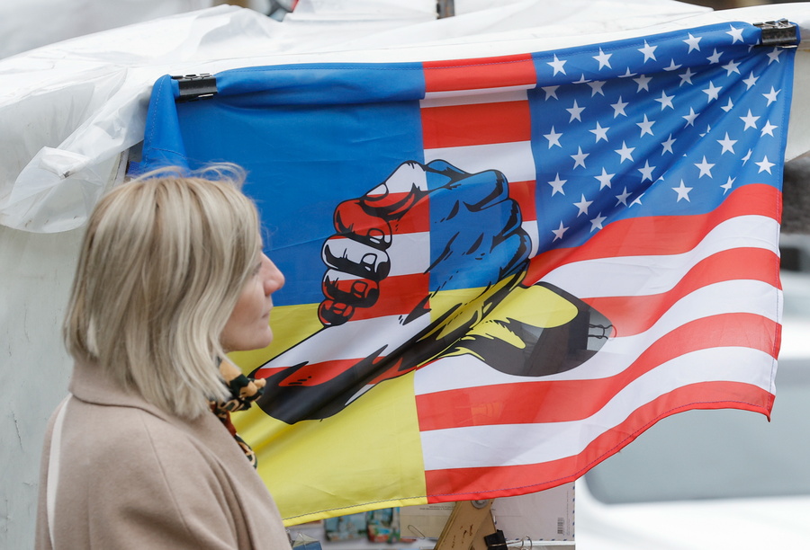 FT: Οι ΗΠΑ συνδέουν τις εγγυήσεις ασφαλείας στο Κίεβο με την παραχώρηση του Ντονμπάς