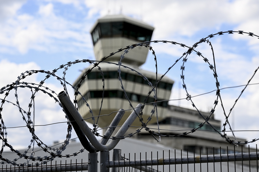 Το μέτρο Τραμπ στο μεταναστευτικό που «πάγωσε» τους διεθνιστές