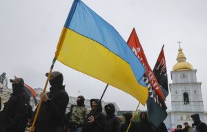 Ουκρανοί πολίτες πήραν στο… κυνήγι στρατιωτικούς, video