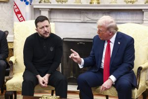 Τραμπ για Ζελένσκι: Είναι αχάριστος – Πήρε χρήματα από τις ΗΠΑ σαν να κλέβει καραμέλα από μωρό(vid)
