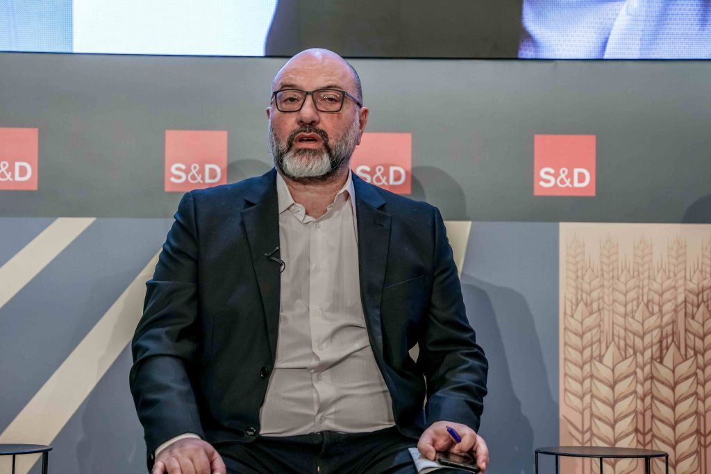 Σ. Αρναούτογλου: «Η Κομισιόν ανοίγει δρόμο στήριξης στους κτηνοτρόφους αλλά η κυβέρνηση κωφεύει»