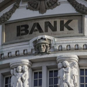 Δεν θα πιστεύετε γιατί οι Κινέζοι αγοράζουν… «χώμα από τράπεζες»!