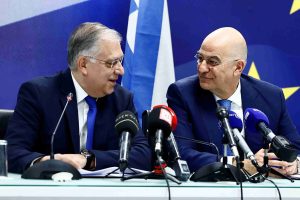 Υπεγράφη από Θεοδωρικάκο και Δένδια η σύμβαση για το πρόγραμμα «Θώραξ»