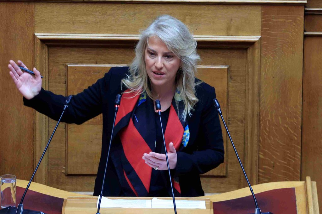 Ρ. Δούρου: Η Ελλάδα περιορίζεται σε ρόλο κομπάρσου- παρατηρητή
