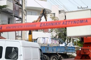 Συνελήφθησαν δύο εργολάβοι για το χθεσινό δυστύχημα στη Βούλα