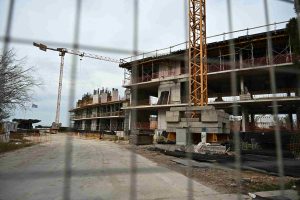 Απεργιακή συγκέντρωση στο εργοτάξιο Ελληνικού με αφορμή εργατικό ατύχημα – Τι ζητούν οι εργαζόμενοι