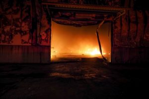 Συναγερμός στην Πυροσβεστική: Στις φλόγες εργοστάσιο ξυλείας στο Άνω Σούλι Σερρών