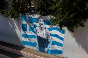 Εντυπωσιακό γκράφιτι του Εμμανουήλ Καραλή σε δημοτικό σχολείο της Θεσσαλονίκης – Δείτε εικόνες