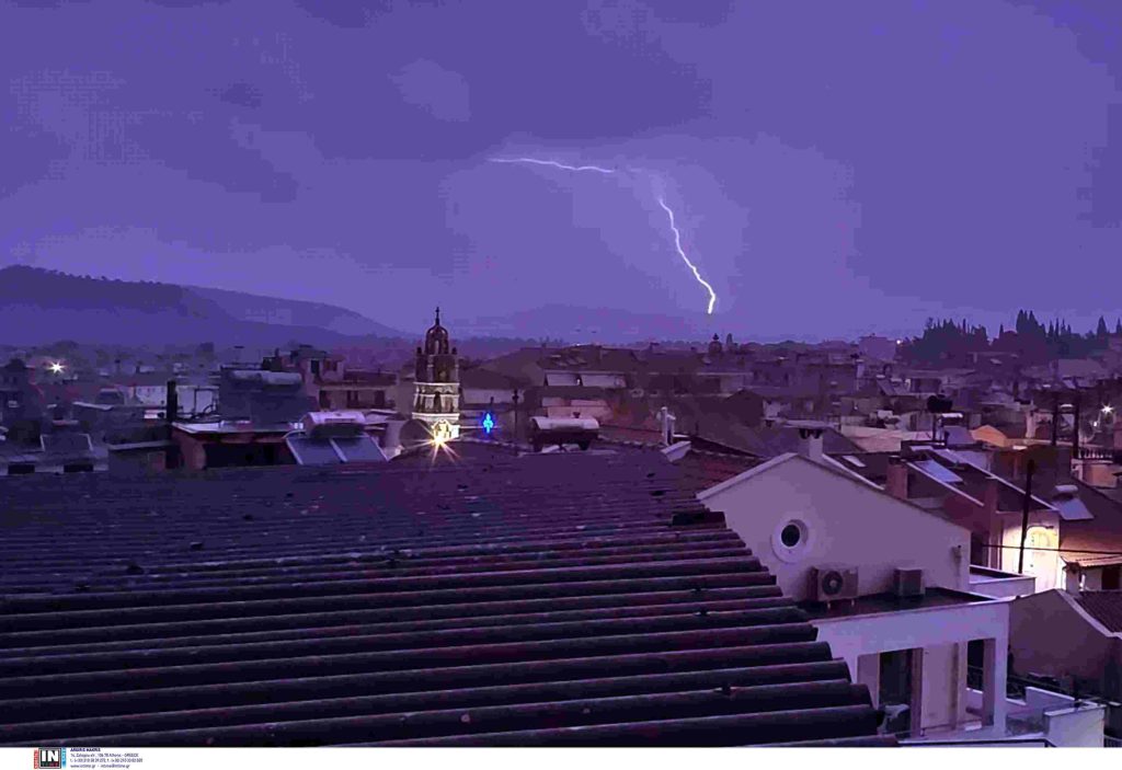 Σε κλοιό κακοκαιρίας η χώρα με ισχυρές βροχές και καταιγίδες – Ποιες περιοχές είναι στο “κόκκινο”