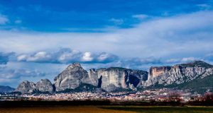 Απόκριες στα Μετέωρα: Το μοναδικό πειρατικό χωριό στα ορεινά της Καλαμπάκας
