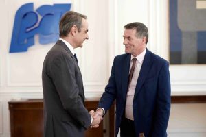 Συνάντηση Μητσοτάκη με τον Διευθυντή του ΟΟΣΑ για την Εκπαίδευση και τις Δεξιότητες