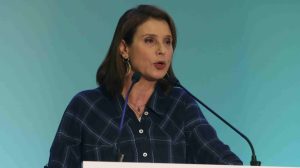 ΠΑΣΟΚ: Στις 15 Απριλίου θα αποφασίσει η Επιτροπή Δεοντολογίας για την Κατερίνα Μπατζελή