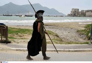 Μεσσηνία: Οι πρώτες εικόνες με περικεφαλαίες και τριήρεις από τα γυρίσματα της “Οδύσσειας” του Νόλαν