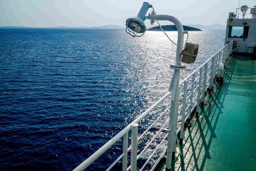 Εκπτώσεις σε ακτοπλοϊκά και αεροπορικά εισιτήρια για τους αναπληρωτές εκπαιδευτικούς