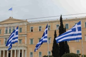 25η Μαρτίου: Σε εξέλιξη η μεγάλη μαθητική παρέλαση της Αθήνας