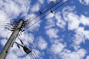 Ηράκλειο: Πτώση στύλου φωτισμού στην παραλιακή λεωφόρο