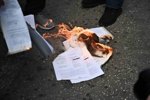 Σε εξέλιξη το πανεκπαιδευτικό συλλαλητήριο στην Αθήνα – Κουτσούμπας: “Είμαστε στο πλευρό των εκπαιδευτικών”