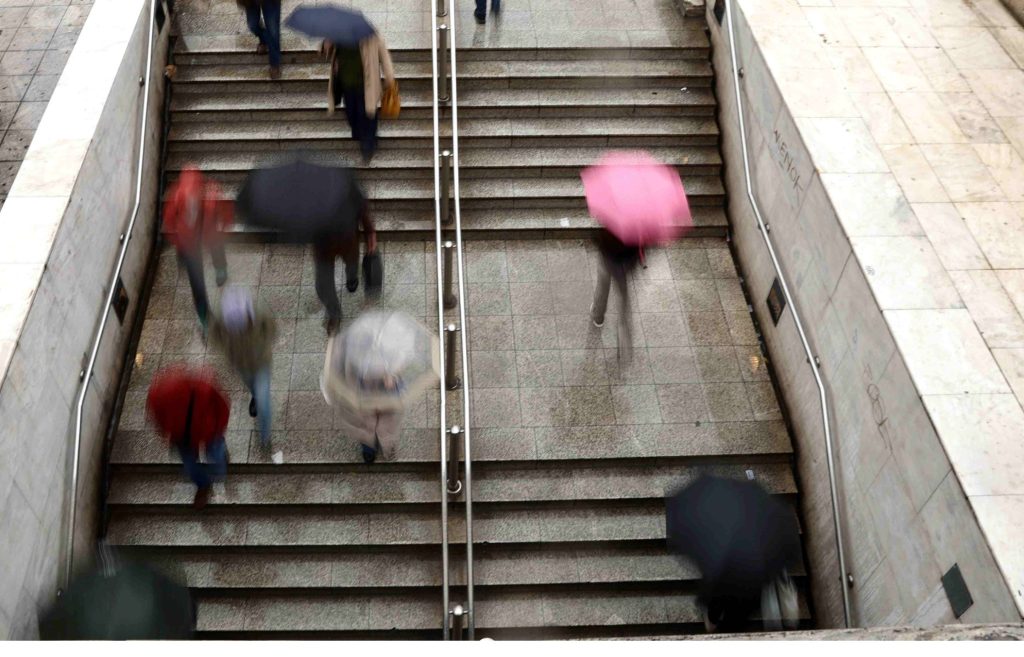 Βροχερός σήμερα ο καιρός σε αρκετές περιοχές της χώρας – Έως 25 βαθμούς η θερμοκρασία