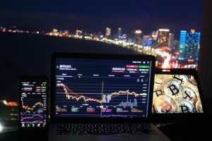 ΗΠΑ: Με πτώση άνοιξε η Wall Street -Σημαντική υποχώρηση στα ευρωπαϊκά χρηματιστήρια