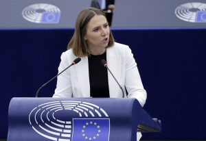 «Ευρωπαϊκό υπερκράτος»! Πολωνή ευρωβουλευτής «ισοπεδώνει» την φον ντερ Λάιεν, vid